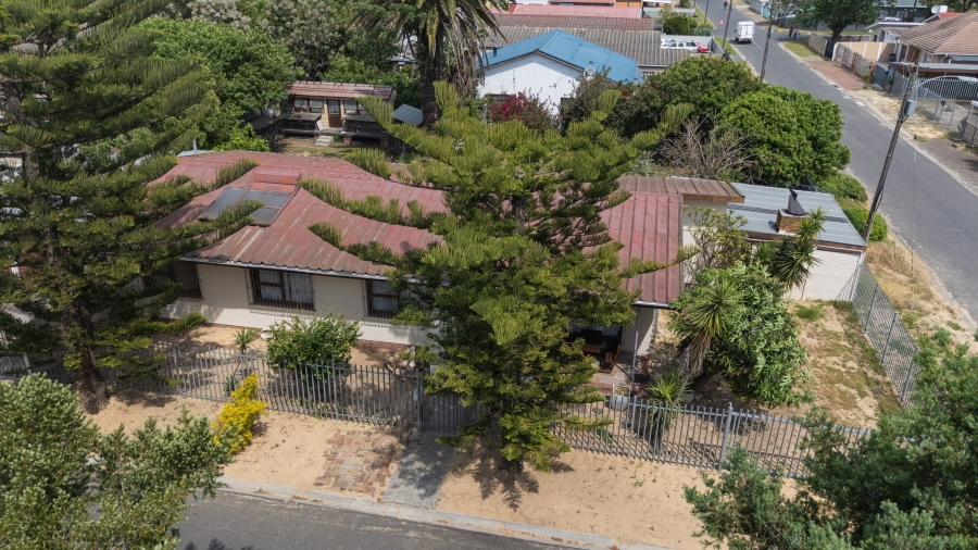 3 Bedroom Property for Sale in Peerless Park West Western Cape